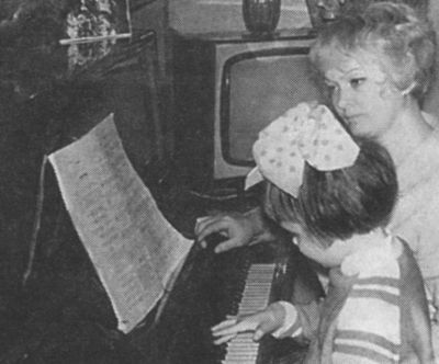 Душа как скрипка. Биография, стихи, воспоминания - i_020.jpg