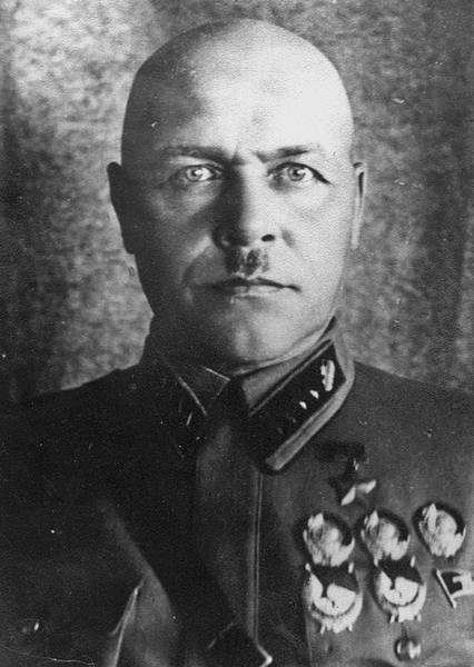 Генерал армии Черняховский - i_027.jpg