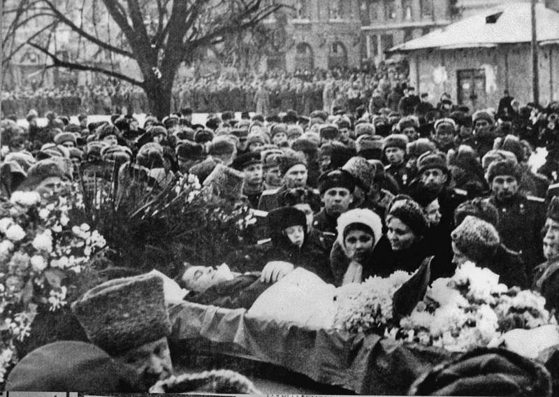 Генерал армии Черняховский - i_038.jpg