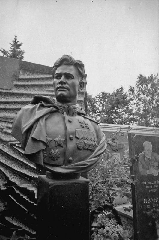Генерал армии Черняховский - i_043.jpg