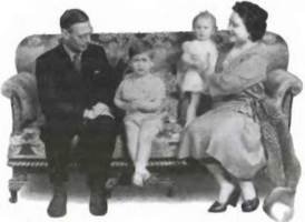 Повседневная жизнь Букингемского дворца при Елизавете II - i_003.jpg