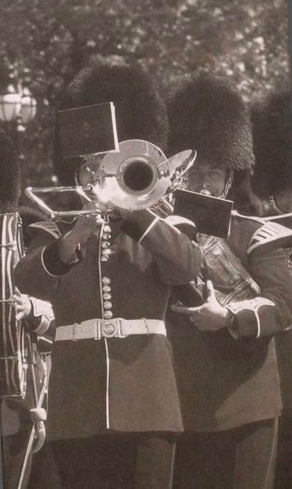 Повседневная жизнь Букингемского дворца при Елизавете II - i_005.jpg