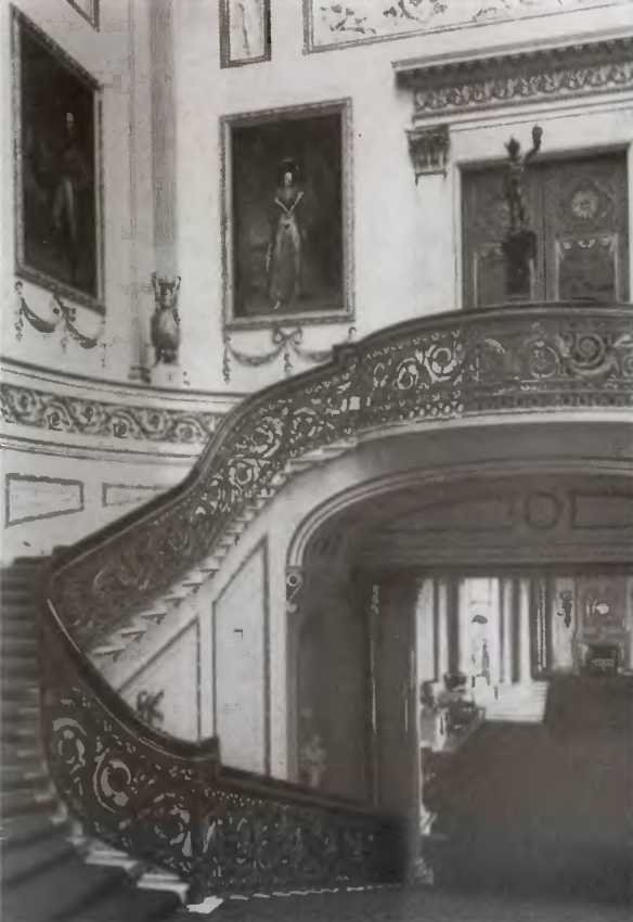 Повседневная жизнь Букингемского дворца при Елизавете II - i_009.jpg