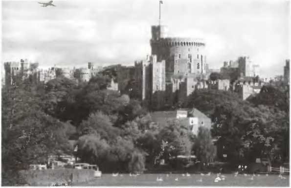 Повседневная жизнь Букингемского дворца при Елизавете II - i_023.jpg