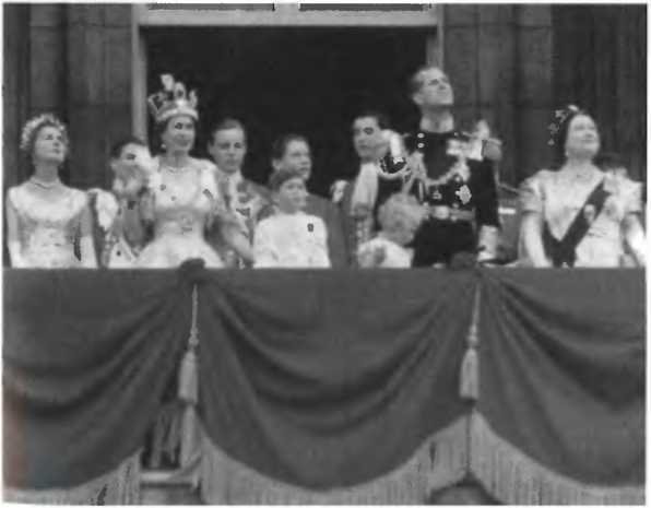 Повседневная жизнь Букингемского дворца при Елизавете II - i_024.jpg