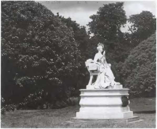 Повседневная жизнь Букингемского дворца при Елизавете II - i_036.jpg