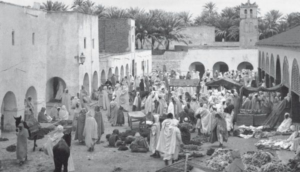 История ислама. Исламская цивилизация от рождения до наших дней - i_068.jpg