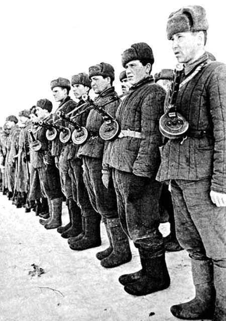 Их послал на смерть Жуков? Гибель армии генерала Ефремова - i_047.jpg