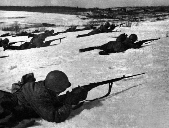 Их послал на смерть Жуков? Гибель армии генерала Ефремова - i_059.jpg