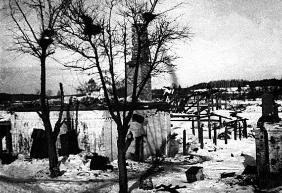 Их послал на смерть Жуков? Гибель армии генерала Ефремова - i_064.jpg