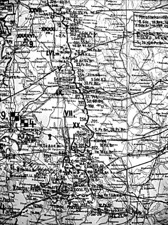 Их послал на смерть Жуков? Гибель армии генерала Ефремова - i_068.jpg