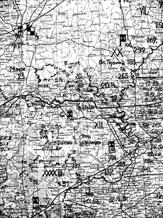 Их послал на смерть Жуков? Гибель армии генерала Ефремова - i_086.jpg