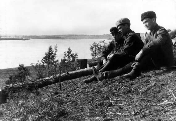 Их послал на смерть Жуков? Гибель армии генерала Ефремова - i_098.jpg