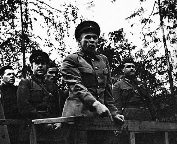 Их послал на смерть Жуков? Гибель армии генерала Ефремова - i_112.jpg