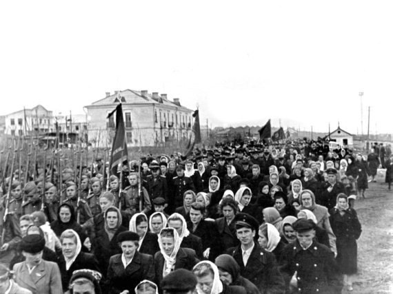 Их послал на смерть Жуков? Гибель армии генерала Ефремова - i_115.jpg
