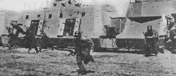 Крепости на колесах: История бронепоездов - i_105.jpg