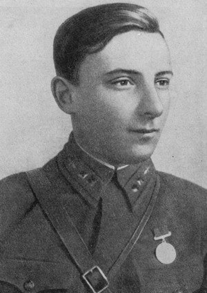 Советские поэты, павшие на Великой Отечественной войне - i_026.jpg