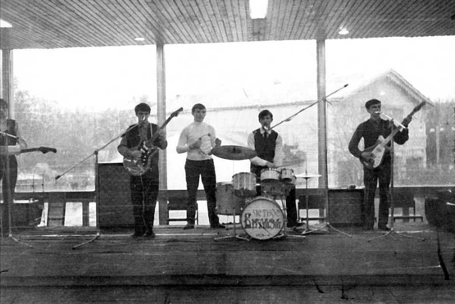 Москва рок-н-ролльная. Через песни – об истории страны. Рок-музыка в столице: пароли, явки, традиции, мода - i_024.jpg