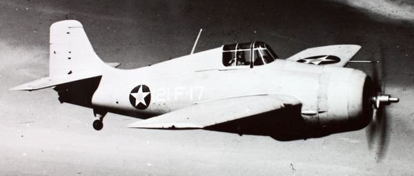 Палубный истребитель Грумман F4F «Уайлдкэт» - i_024.jpg