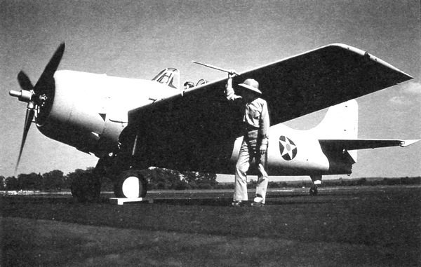 Палубный истребитель Грумман F4F «Уайлдкэт» - i_033.jpg