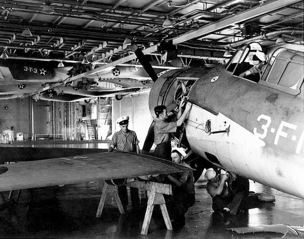 Палубный истребитель Грумман F4F «Уайлдкэт» - i_061.jpg