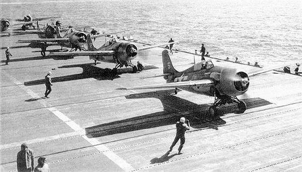 Палубный истребитель Грумман F4F «Уайлдкэт» - i_077.jpg