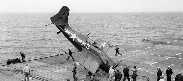 Палубный истребитель Грумман F4F «Уайлдкэт» - i_091.jpg