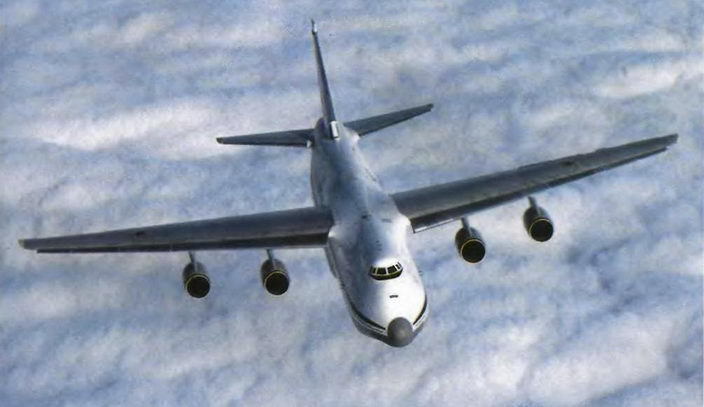 Энциклопедия современной военной авиации 1945 – 2002 ч 3 Фотоколлекция - pic_100.jpg