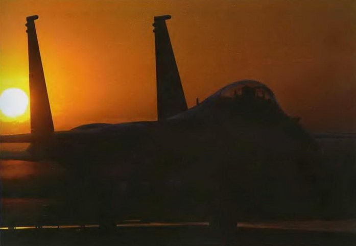 Энциклопедия современной военной авиации 1945 – 2002 ч 3 Фотоколлекция - pic_84.jpg