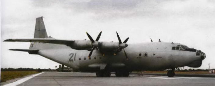Энциклопедия современной военной авиации 1945 – 2002 ч 3 Фотоколлекция - pic_95.jpg