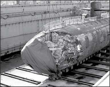 «Она утонула...». Правда о «Курске», которую скрывают Путин и Устинов<br />Издание второе, переработанное и дополненное - i_103.jpg