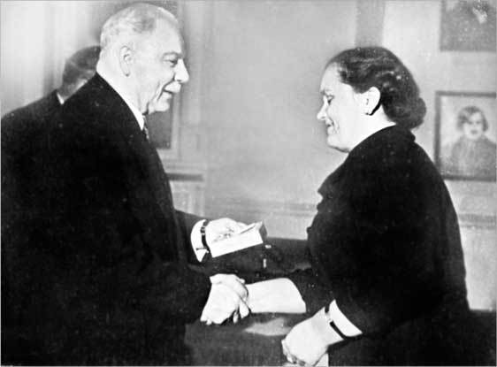 Метрополитен Петербурга. Легенды метро, проекты, архитекторы, художники и скульпторы, станции, наземные вестибюли - i_020.jpg