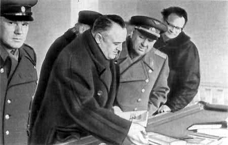 Ракеты и люди. Горячие дни холодной войны - pic_26.jpg