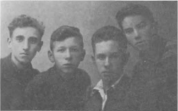 На дне блокады и войны - i_011.jpg