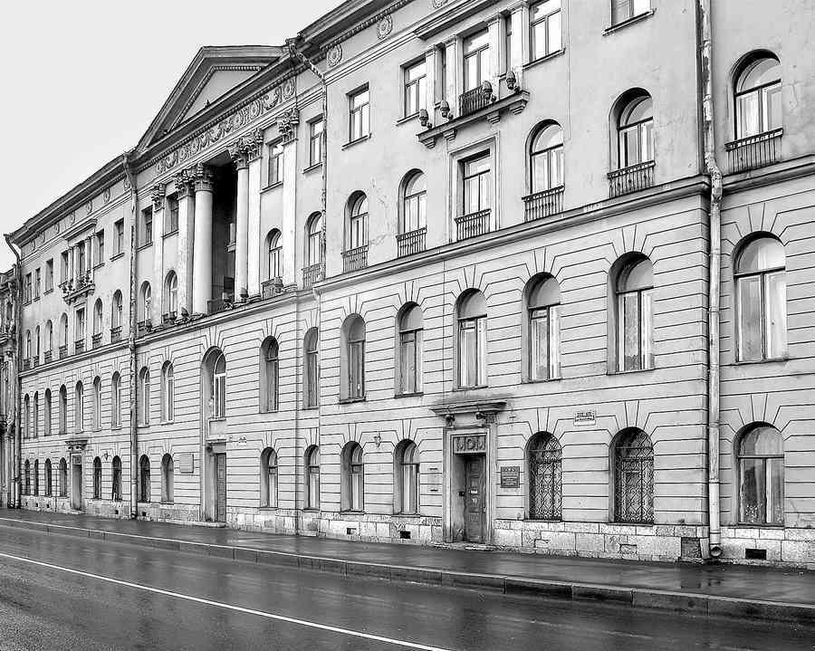 История петербургских особняков. Дома и люди - i_017.jpg