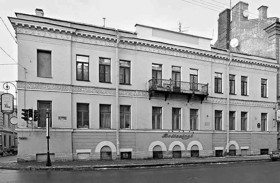 История петербургских особняков. Дома и люди - i_075.jpg