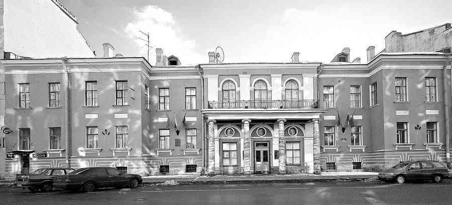 История петербургских особняков. Дома и люди - i_082.jpg