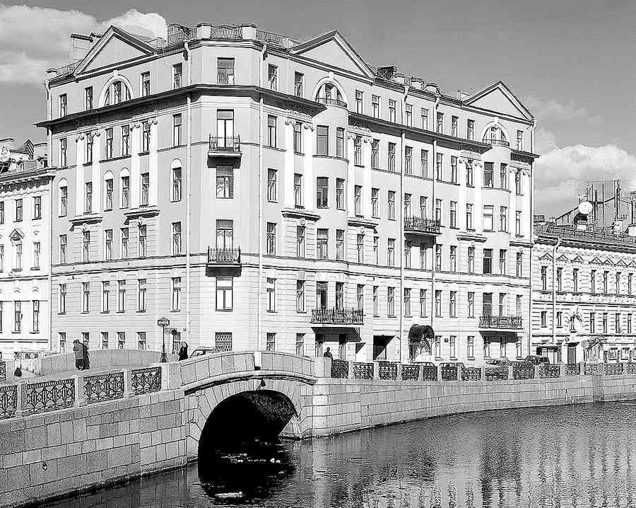 История петербургских особняков. Дома и люди - i_102.jpg