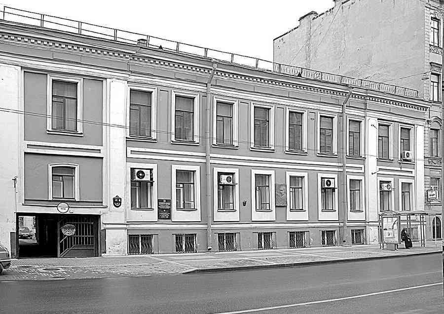 История петербургских особняков. Дома и люди - i_107.jpg