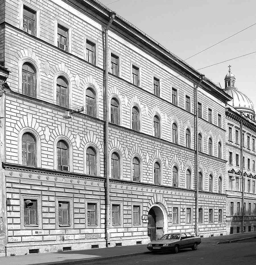История петербургских особняков. Дома и люди - i_117.jpg