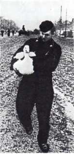 Тысяча четыреста восемнадцать дней<br />(Рассказы о битвах и героях Великой Отечественной войны) - i_173.jpg