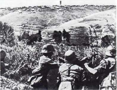 Тысяча четыреста восемнадцать дней<br />(Рассказы о битвах и героях Великой Отечественной войны) - i_174.jpg