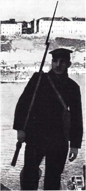 Тысяча четыреста восемнадцать дней<br />(Рассказы о битвах и героях Великой Отечественной войны) - i_386.jpg