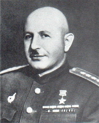 Тысяча четыреста восемнадцать дней<br />(Рассказы о битвах и героях Великой Отечественной войны) - i_690.jpg