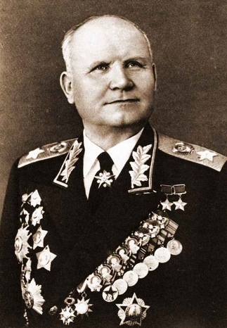 Тысяча четыреста восемнадцать дней<br />(Рассказы о битвах и героях Великой Отечественной войны) - i_695.jpg