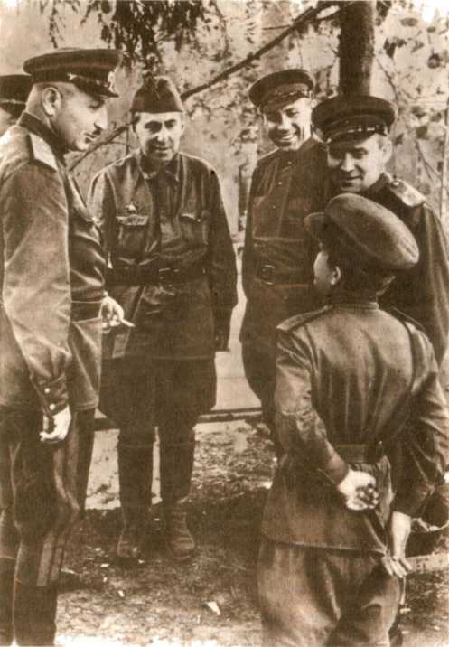 Полководцы Великой Отечественной<br />(Книга для учащихся старших классов) - i_047.jpg