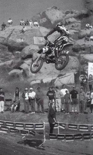 Профессиональные приемы вождения кроссового мотоцикла и эндуро - i_066.jpg